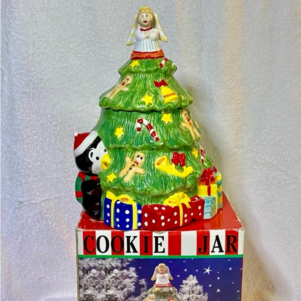 BNIB WARDS CHRISTMAS THEME COOKIE JAR